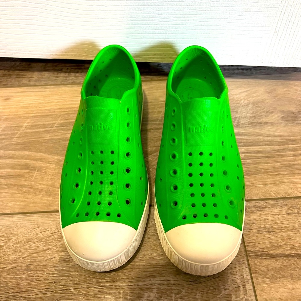 Kids size 3 Native Jefferson shoes